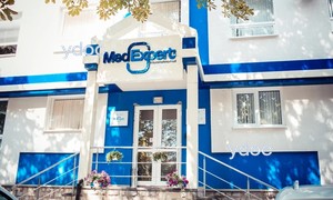 Вход в клинику