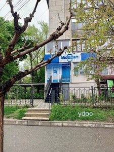 Вход в клинику